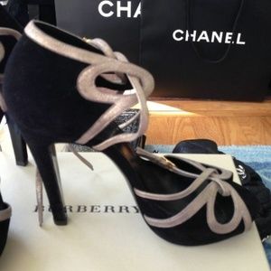 $1600 MINT Hermes Black Suede Goat Skin Gold Pump